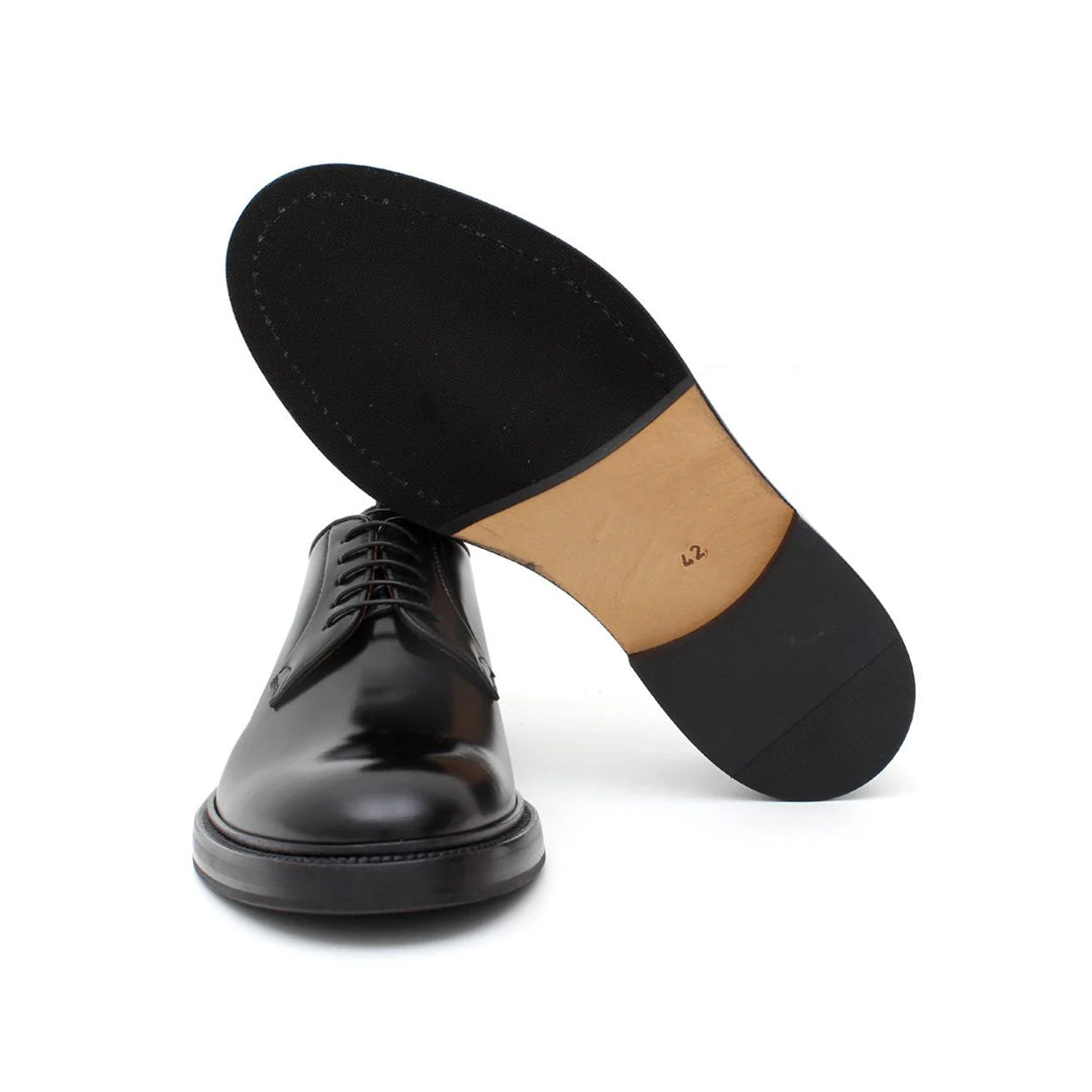 Derby brushed calfskin with light rubber sole